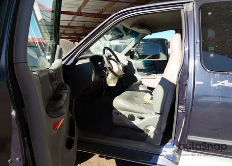 1999 Ford F-150 Lariat/Xl/Xlt z USA, uszkodzony, nr VIN 1FTRX17L5XKC02081